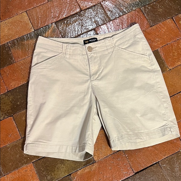 Pants - Lee khahi shorts size 6. Regular fit mid rise. 6” inseam